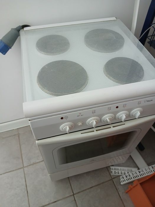 Продам электрическую плиту