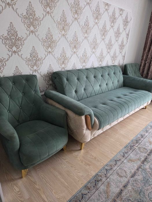 Продам диван с двумя креслами