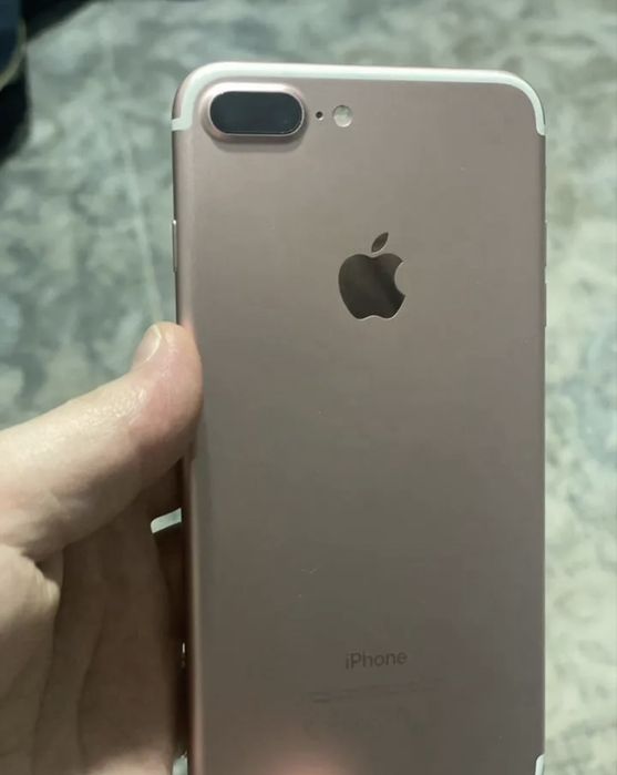 Apple Iphone 7 plus , airpods 1