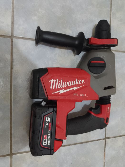 Impact 1/2 1 încărcător 2 baterii de 5ah milwaukee scule profesionale