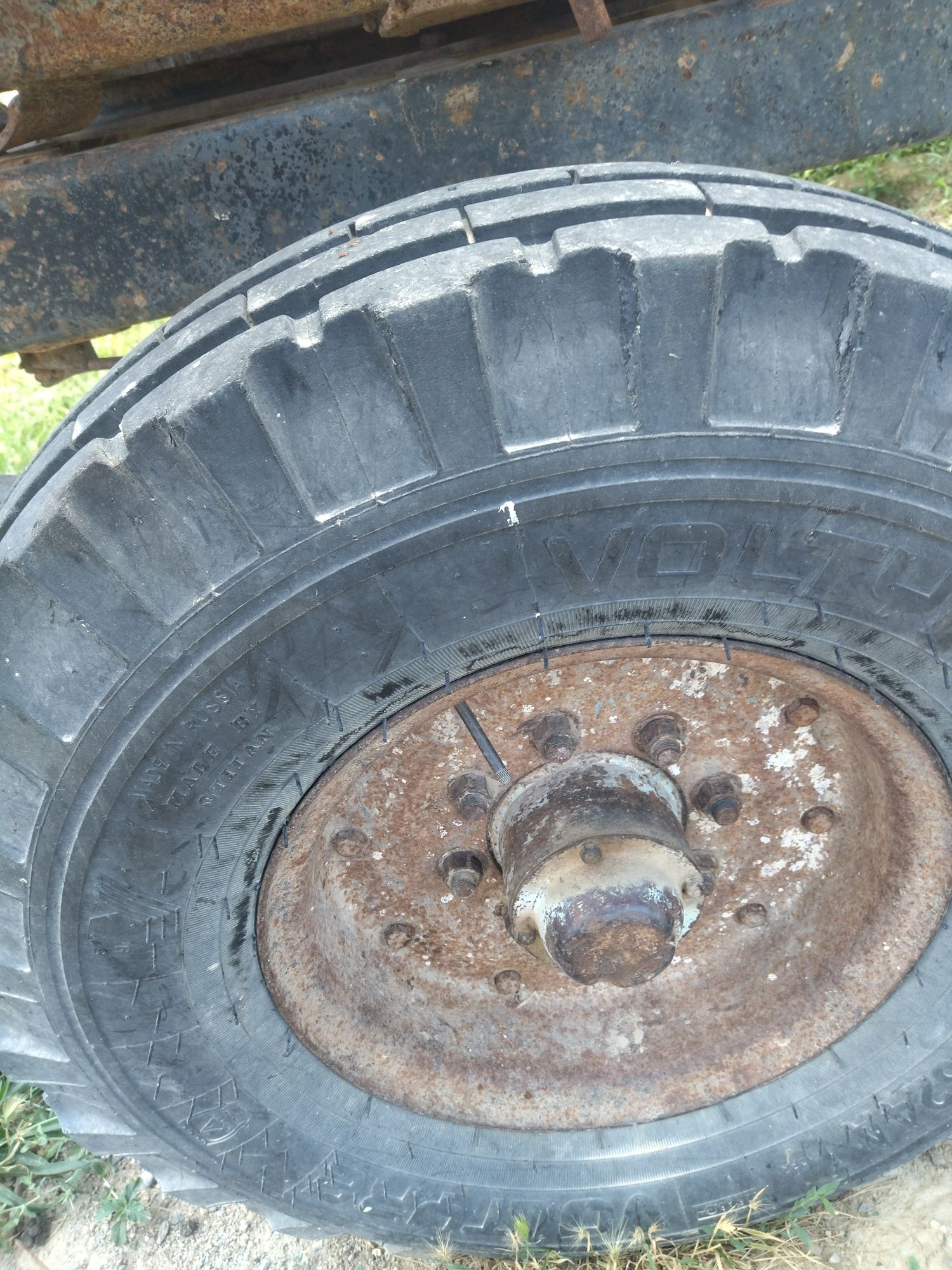 T 28 traktor sotiladi holati yaxshi ishlab turgan texnika