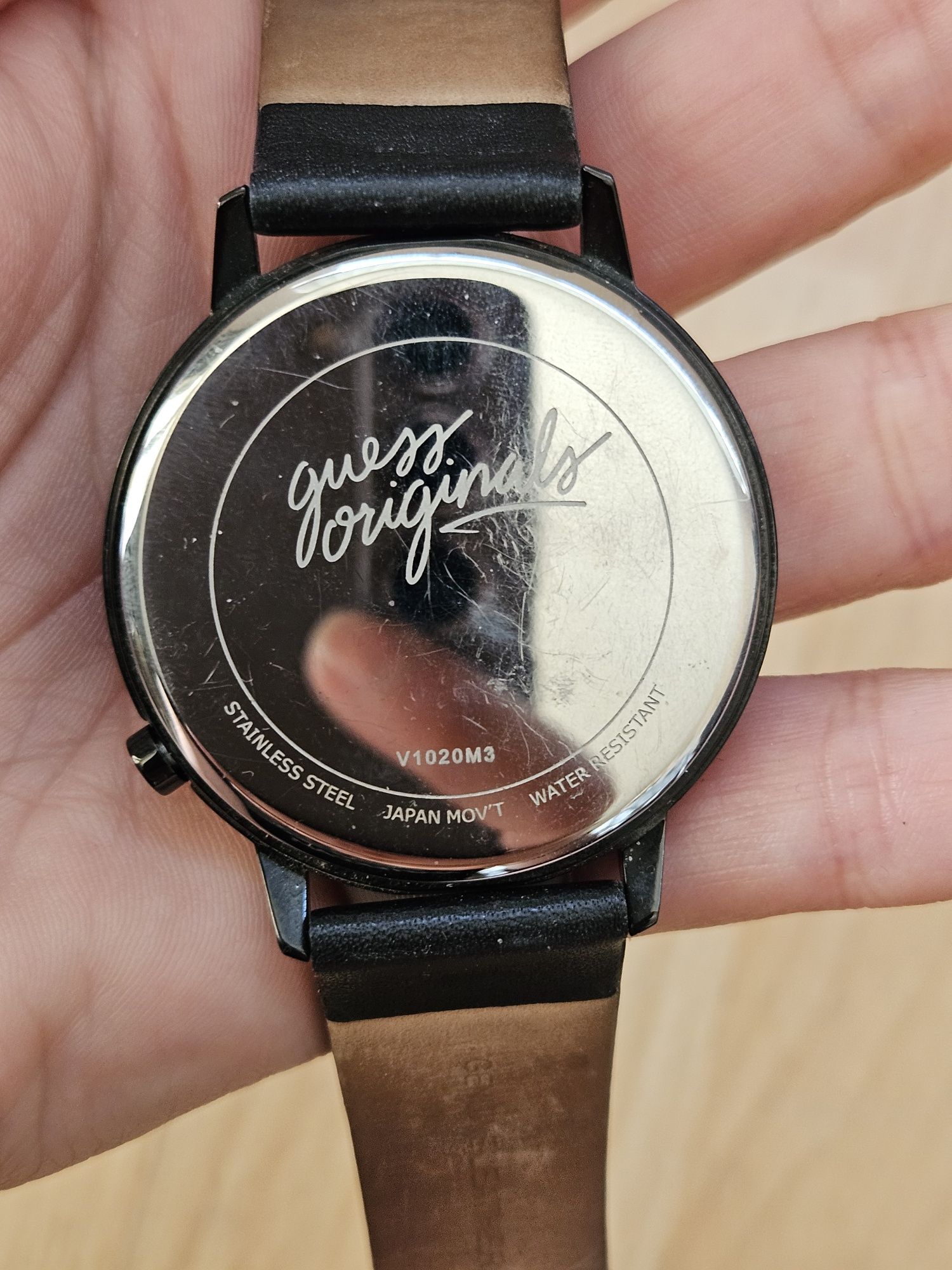 Страхотен дамски часовник Guess