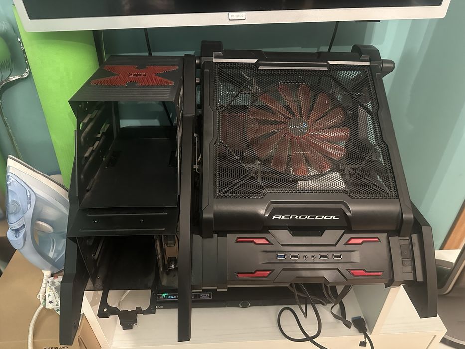 Продавам гейминг кутия, много запазена!