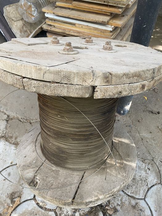 Трос стальной 3мм. в масле.