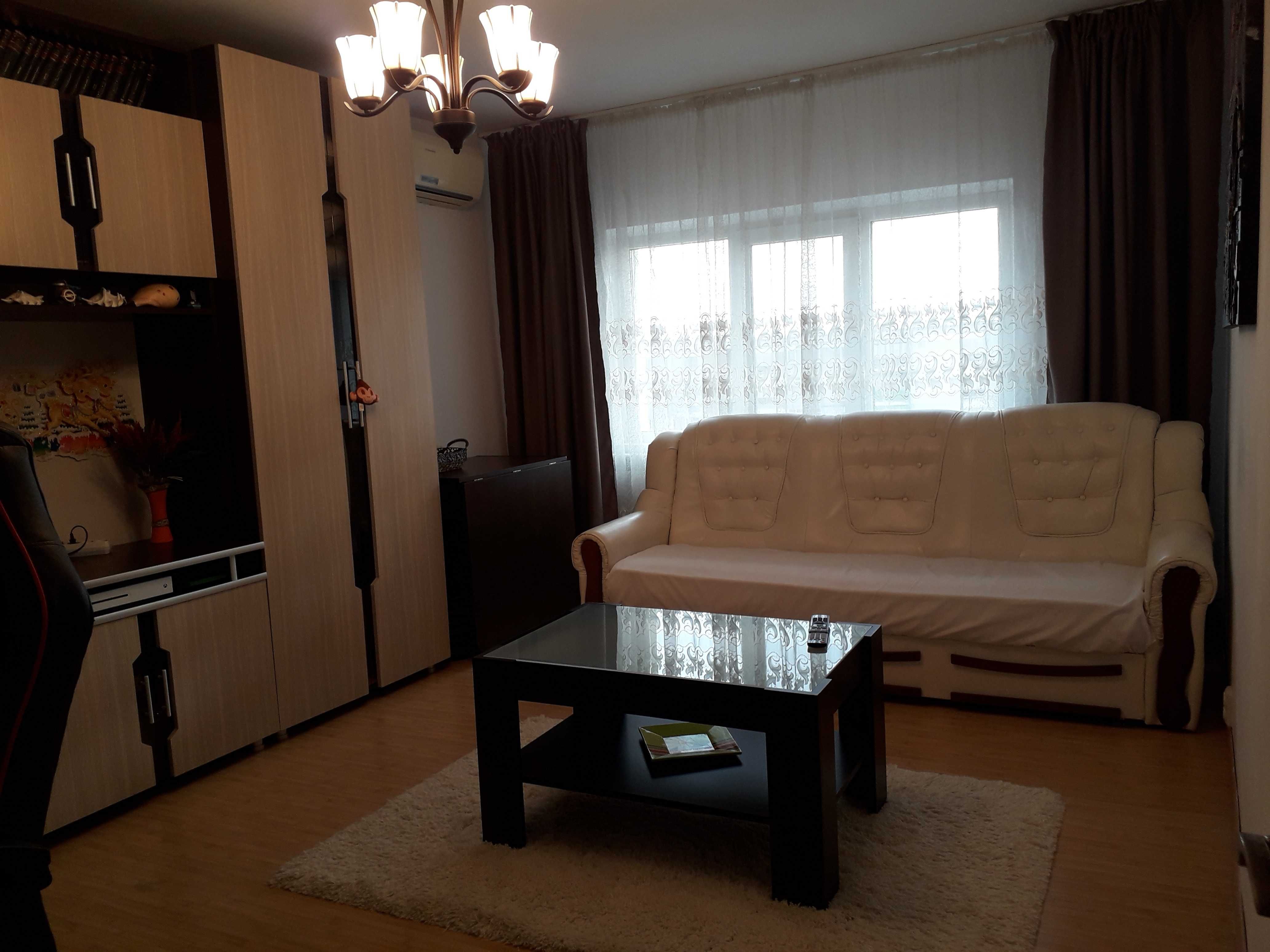 Apartament 3 camere de vânzare
