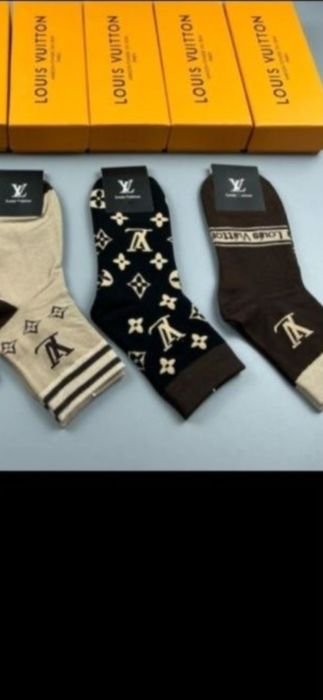Șosete Louis Vuitton model 2026(prețul este ptr o pereche)