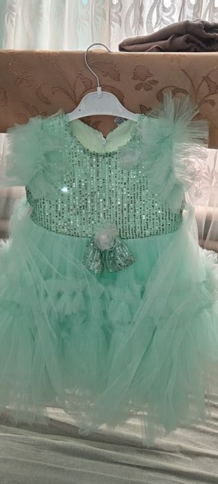 3, 4, yosh Qizchalar uchun bir marta kiyilgan