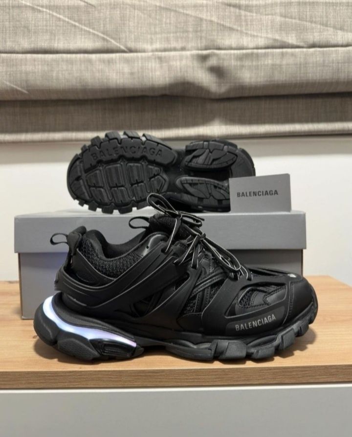 Adidasi Balenciaga Track Led prețul este negociabil