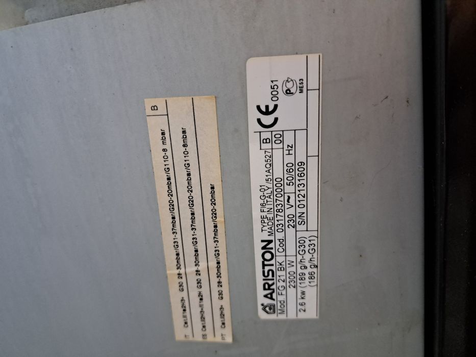 Cuptor Ariston electric și gaz