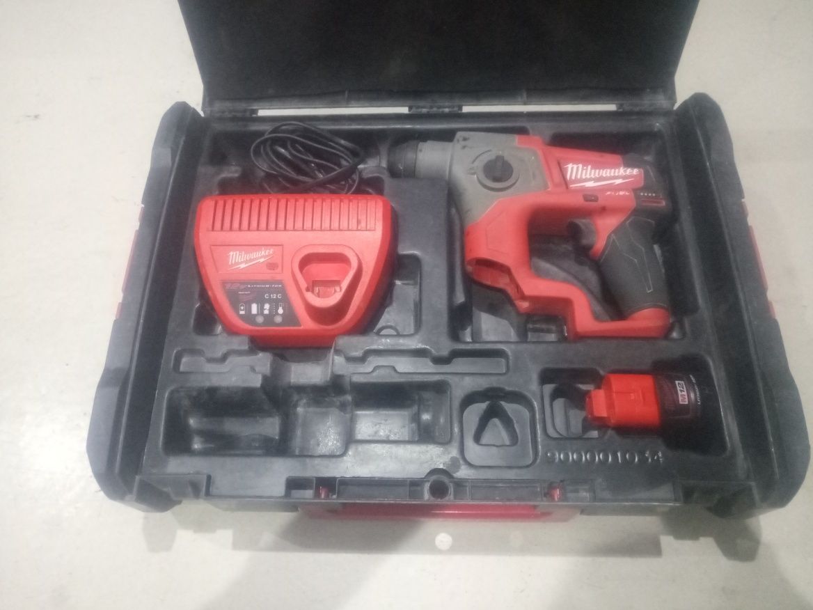 Milwaukee m12 rotopercutor