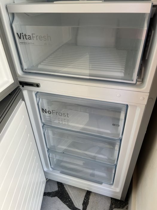 Хладилник с фризер