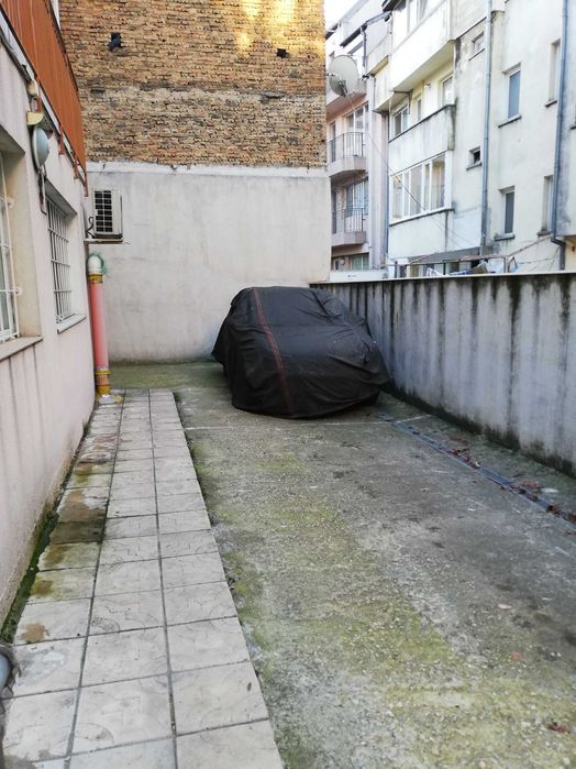 Парко място под наем колхозен пазар