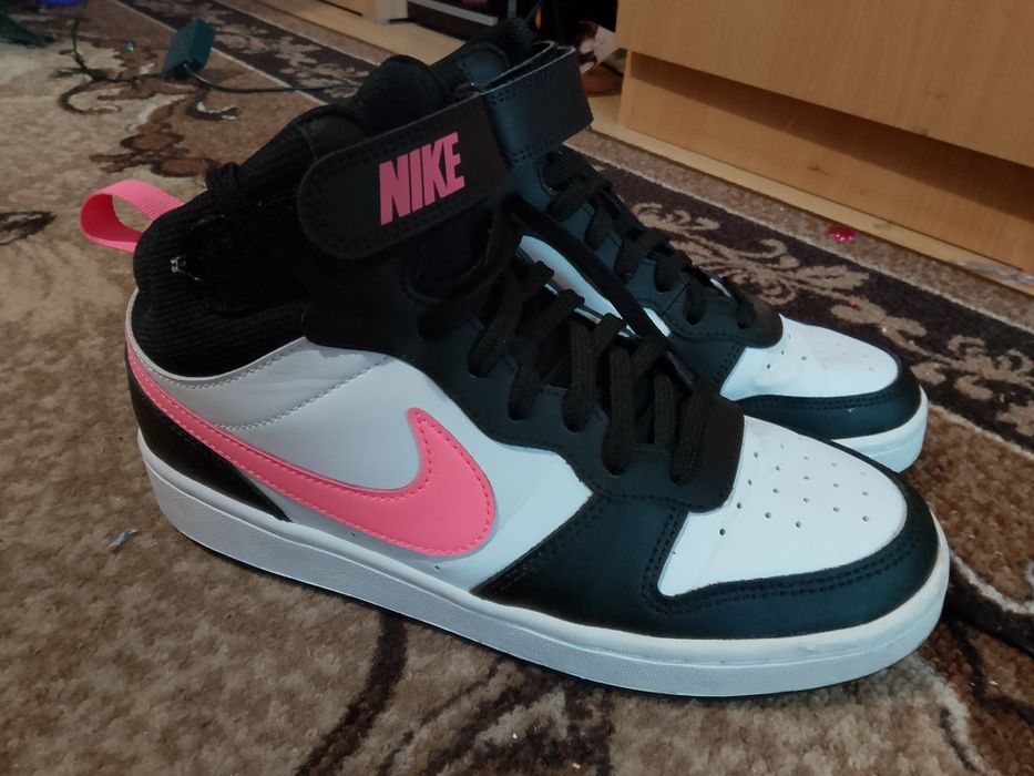 Дамски кецове Nike  Borough