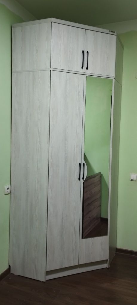 Скидка!!! Угловой шкаф для маленких комнаты
