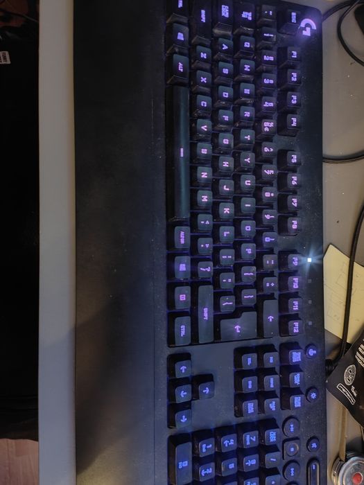 Vând tastatura Logitech g213  in perfecta stare ,puțin folosită