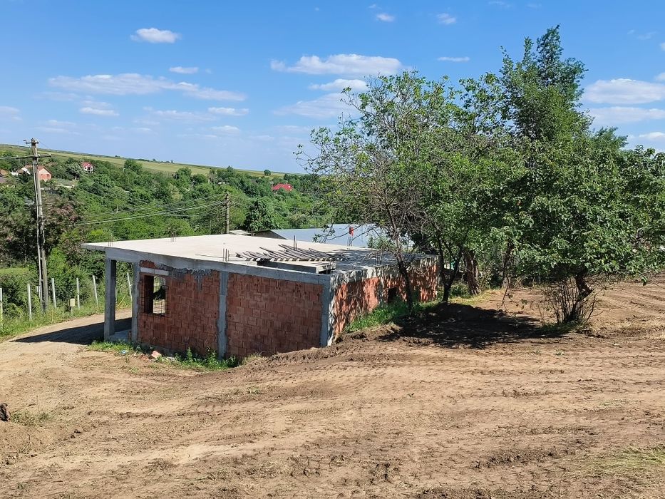 Vând casă la roșu + teren , in satul Săuca ,Vaslui