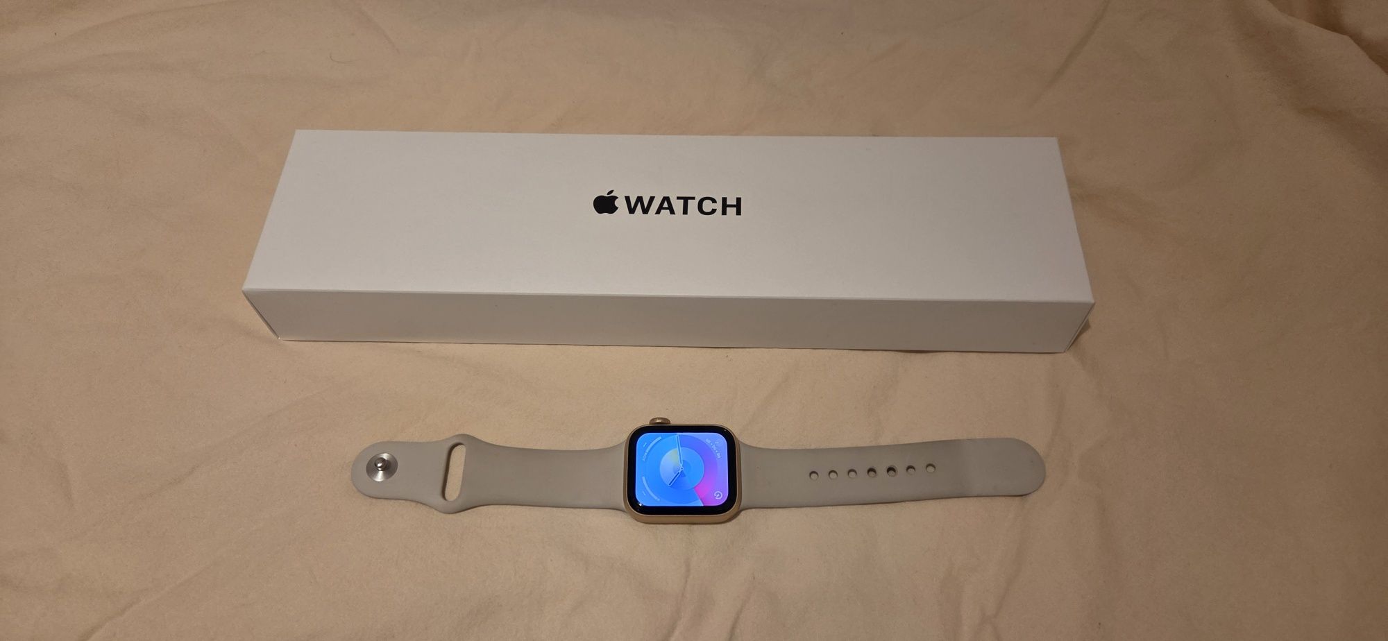 Apple Watch SE 40mm- намалена цена