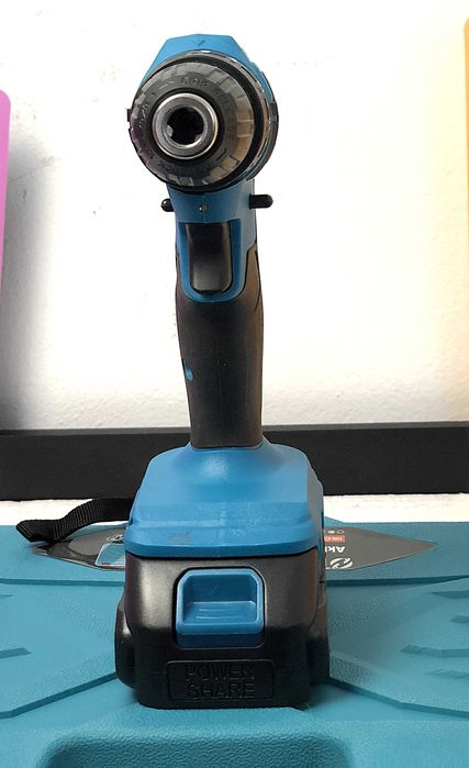 Bormasina cu acumulator 2x21V, set complet accesorii