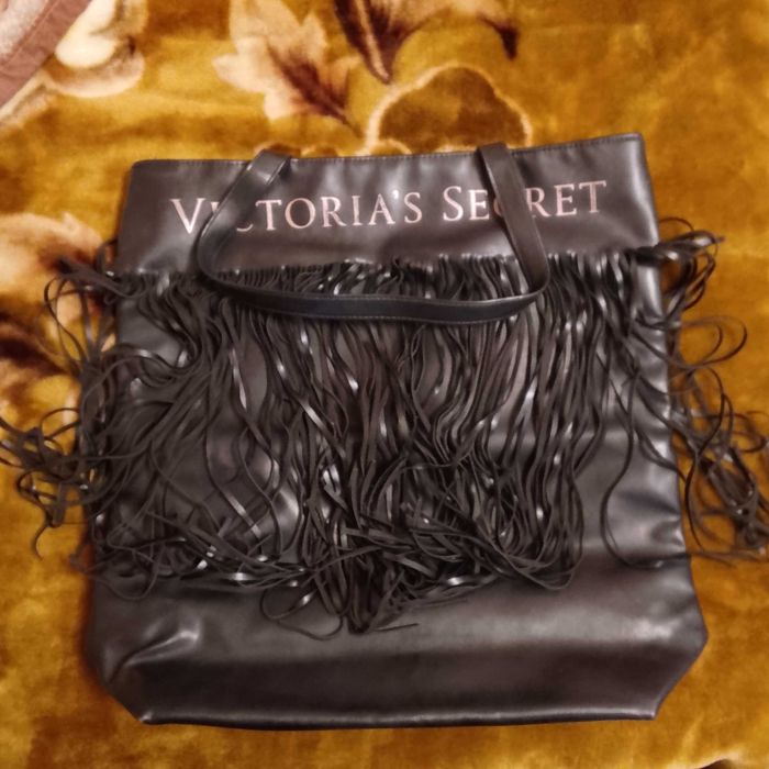 Продаю новую женскую большую сумку Victoria's secret