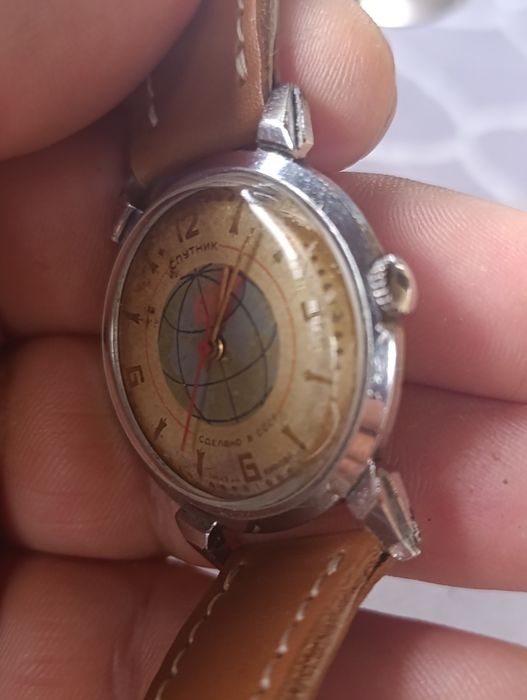 Ceas sovietic Sputnik aniversar