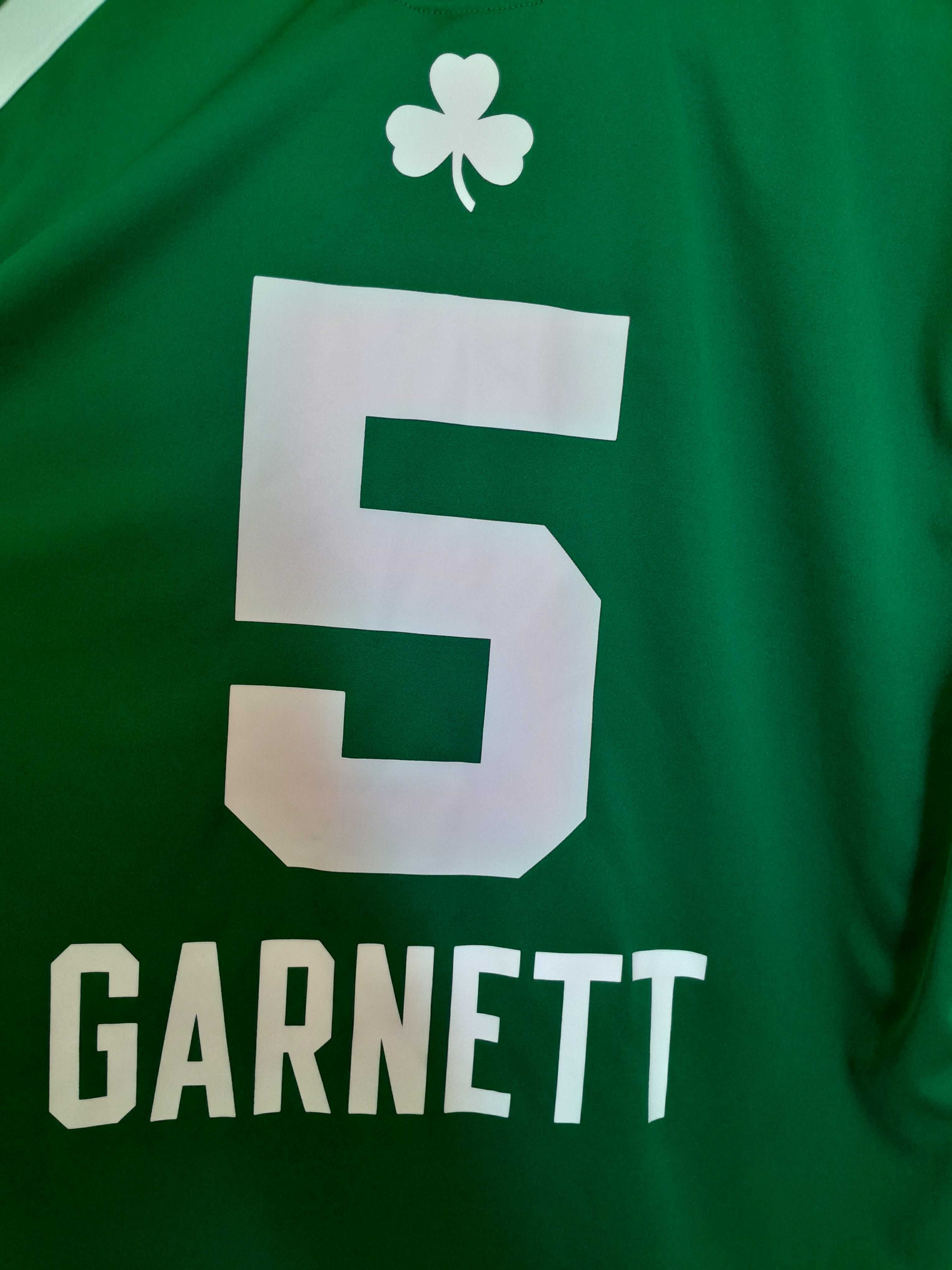 Продавам баскетболна тениска Boston Celtics