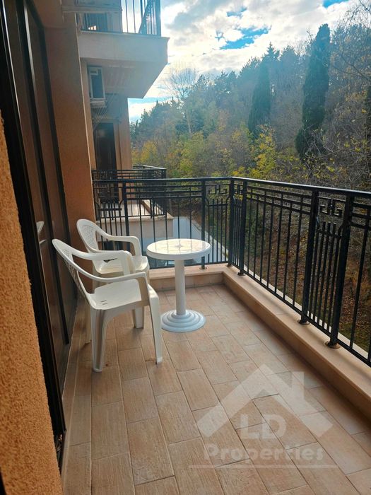 Двустаен апартамент в затворен комплекс в Златни пясъци