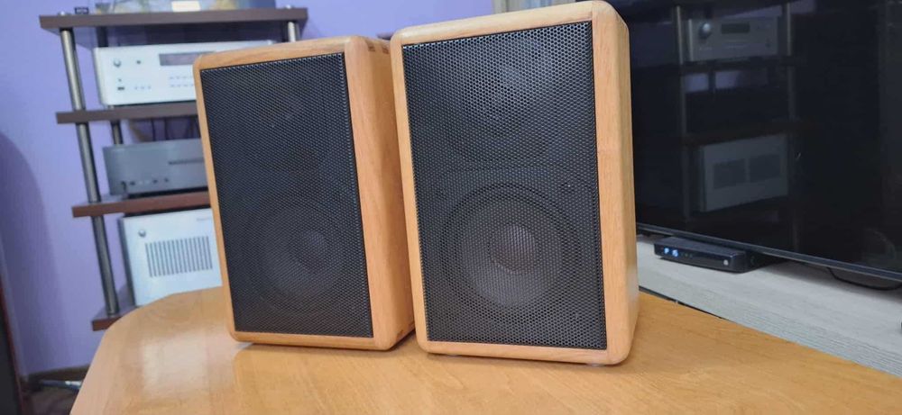 Boxe Ambiance by Henry Kloss