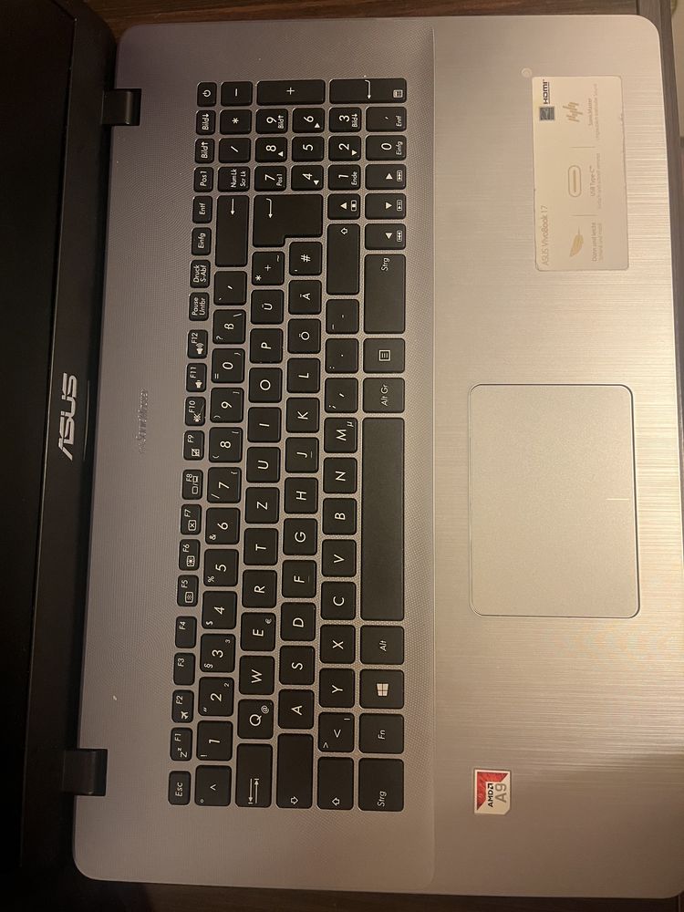 Laptop asus Vivobook 17