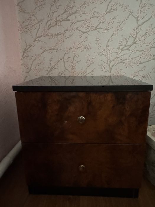 Два прикроватных коммода