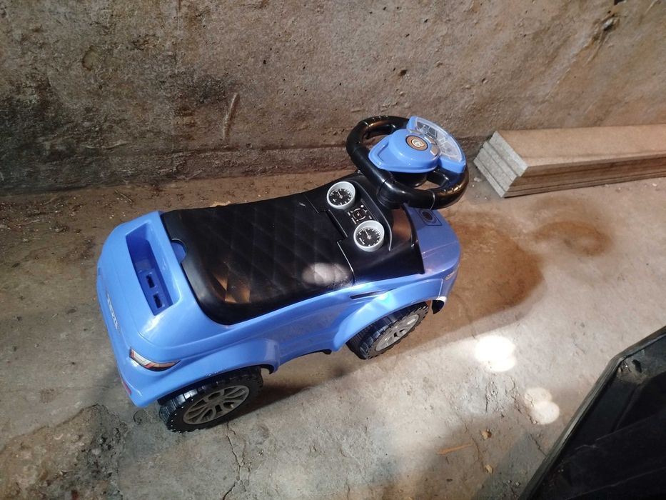 Кола и мотор за бутане с крачета