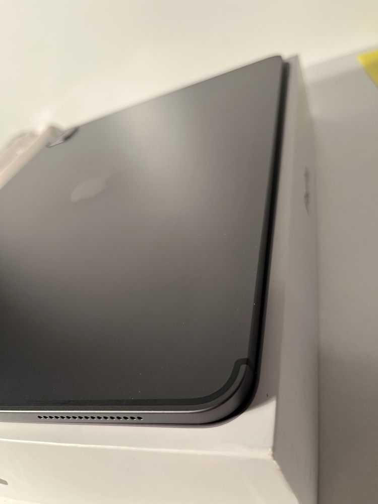 iPad Pro 12.9-inch (4th) Wi-Fi + Cellular, 512GB, Space Gray