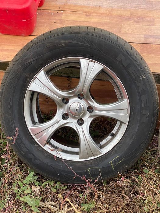 Vând roți suv cu anvelope vara