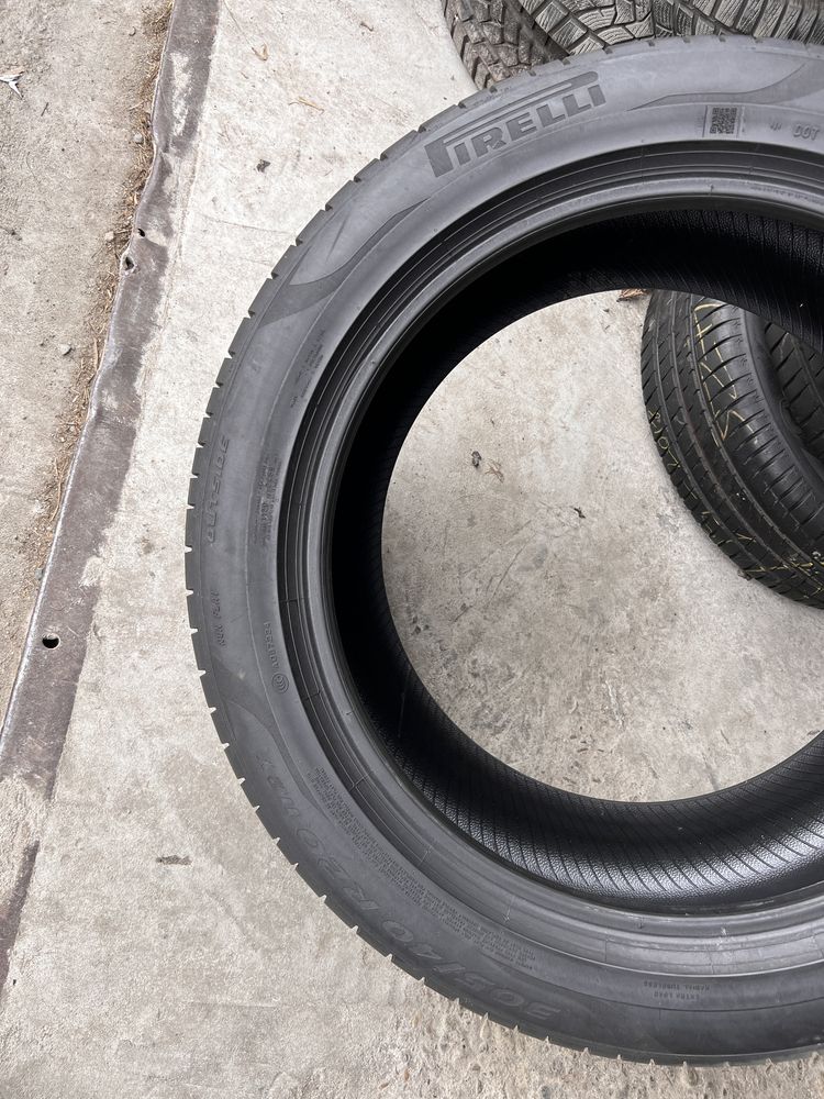 2 anvelope vara 305/40/20 , Pirelli , RunFlat !