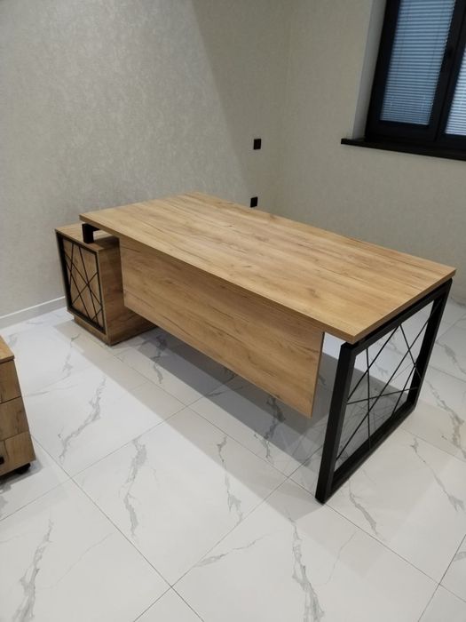 Продаю офисную мебель