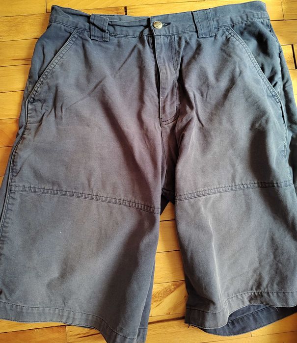 Всяко по 15 лв. Къси панталони Mistral и шапка Billabong