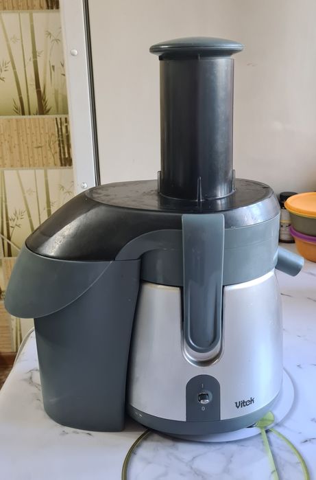 Продам электрическую соковыжималку Vitek