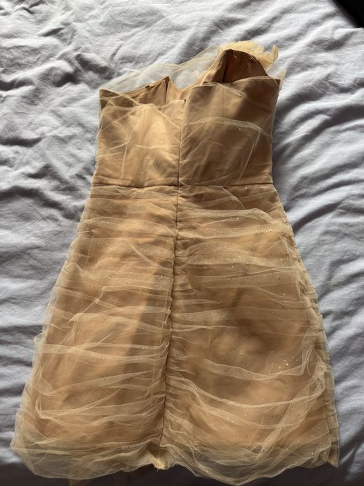 Продавам рокля Avin Vanilla Sparkling