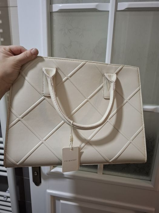 Poseta de umăr și mana noua