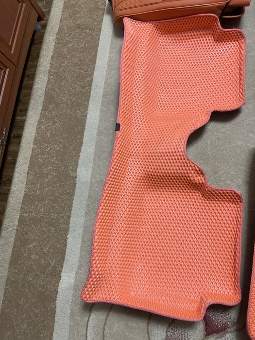 Продам чехол   и полик на cobalt