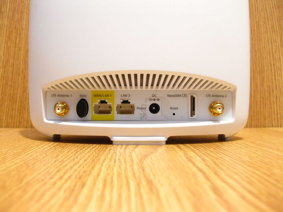 Netgear Orbi LBR20 router WiFi modem cu cartela SIM 4G+ LTE 18 1200 Mb