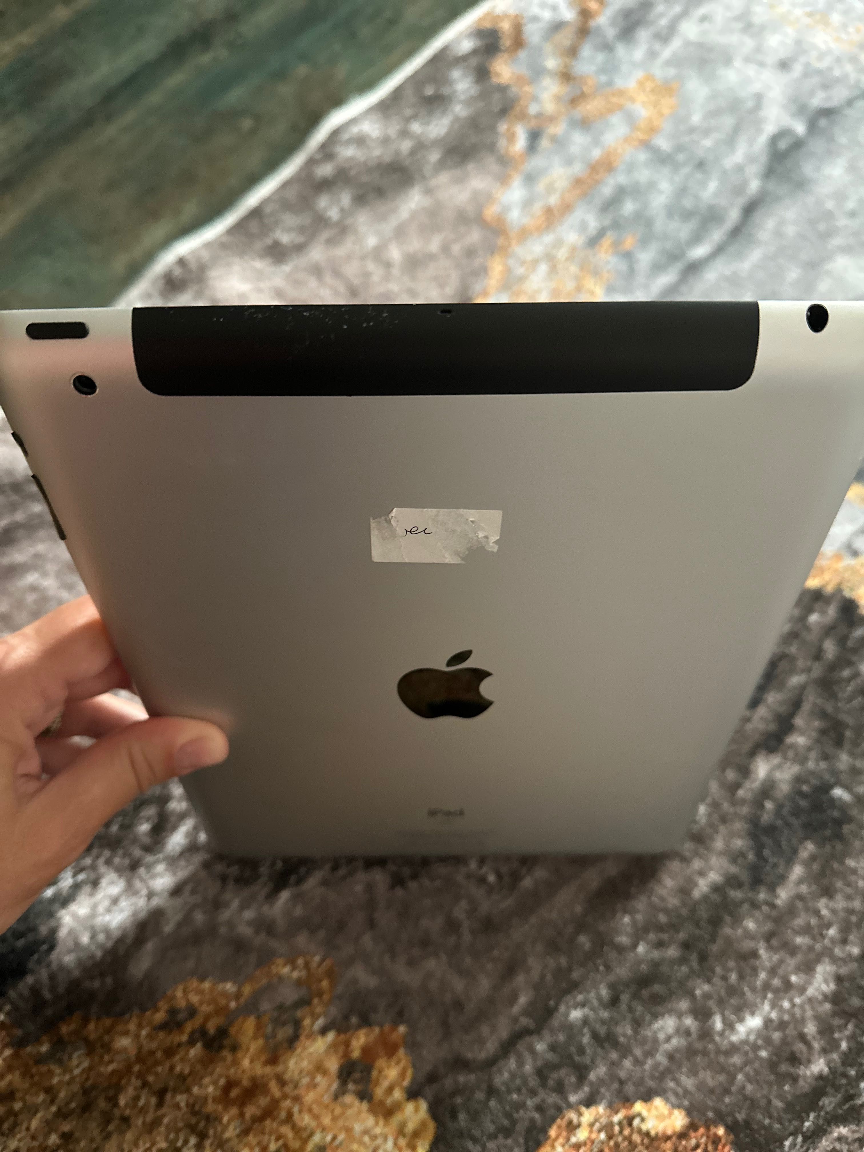 Vând tableta Apple 3