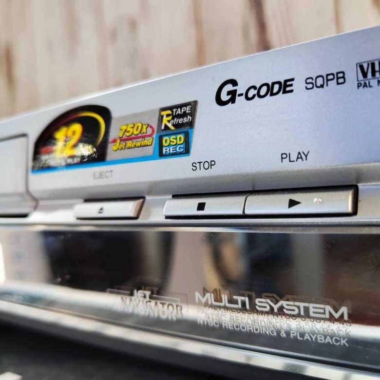 видеомагнитофон panasonic nv-fj730 HI-FI stereo почти не пользовались.