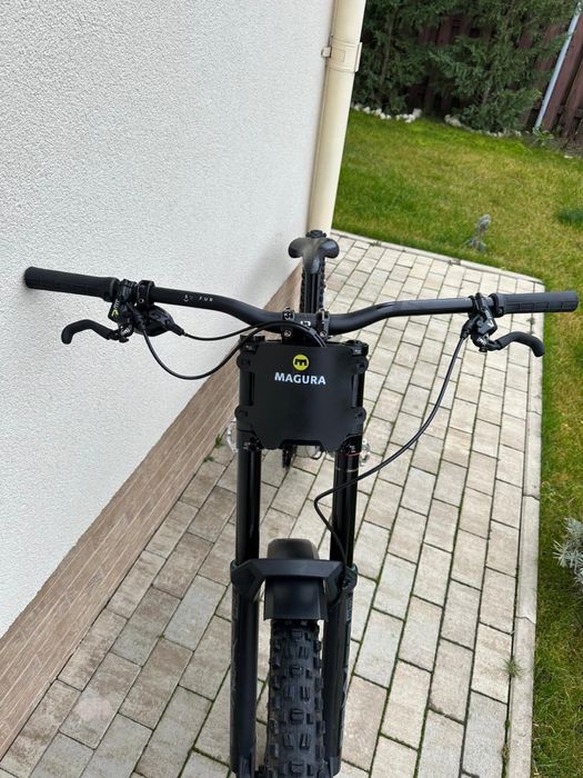 Vănd bicicleta de downhill mondraker summum