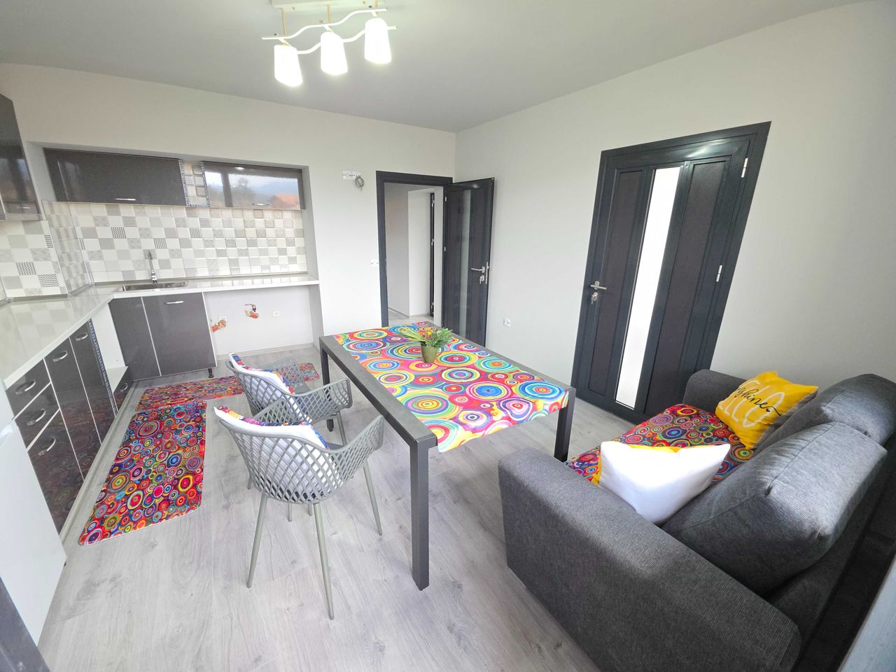 Продава се Четиристаен апартамент в Велинград - 108 кв.м за 1500 €/кв.м - Снимка #2