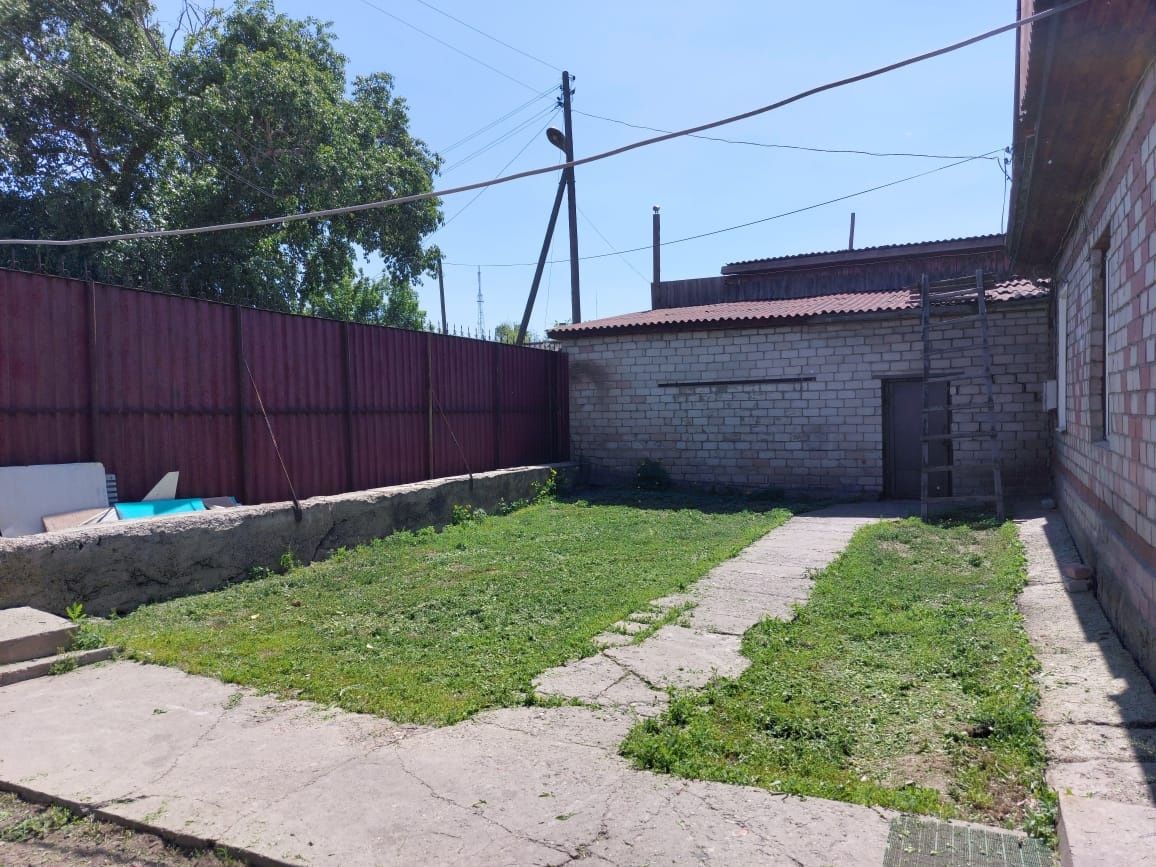 Благоустроенный дом 2 этажа с большим участком