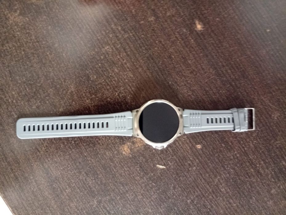 Ceas smartwatch nou n-am încărcător ceasul funcționează peefect