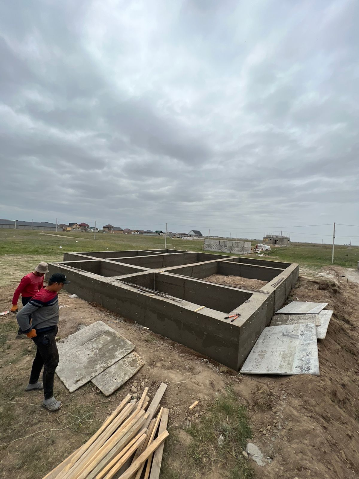 Заливка фундамента Алматы заливаем фундамент бетон