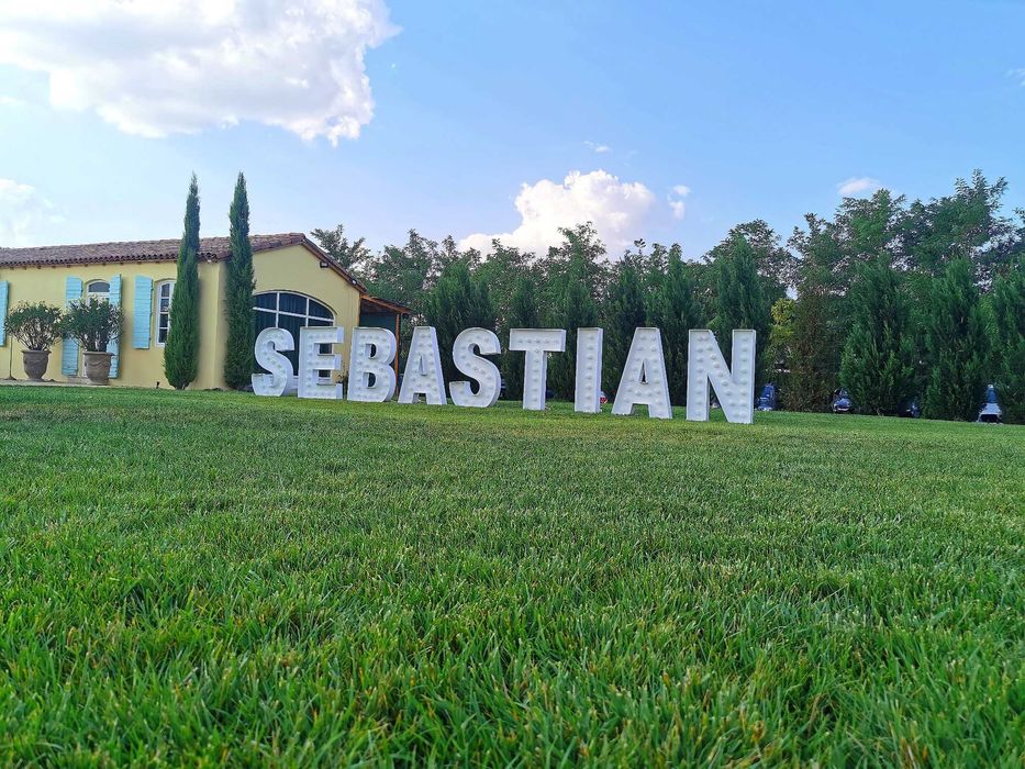 Litere volumetrice voluminoase luminoase de inchiriat