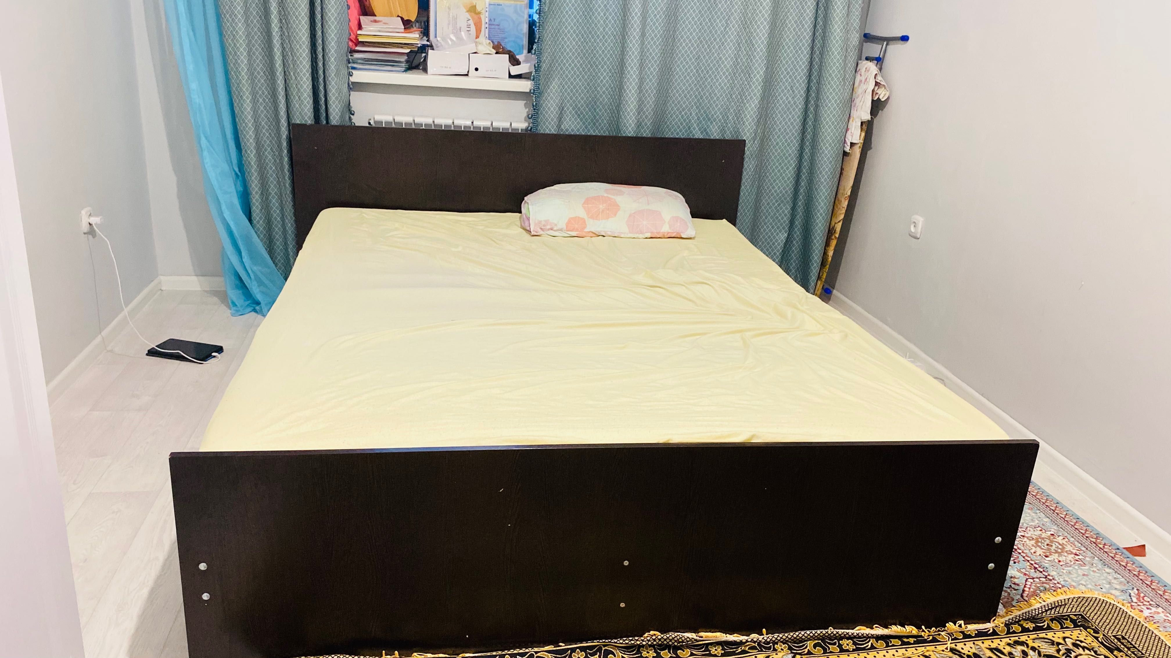 Продам спальный кровать + матрац