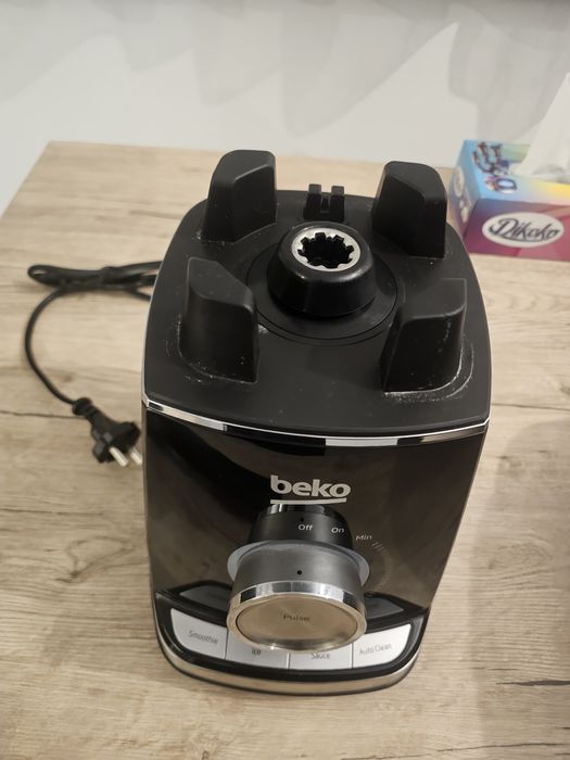 Blender Beko ProWellness TBS3164X 1600W 2L, viteza variabilă